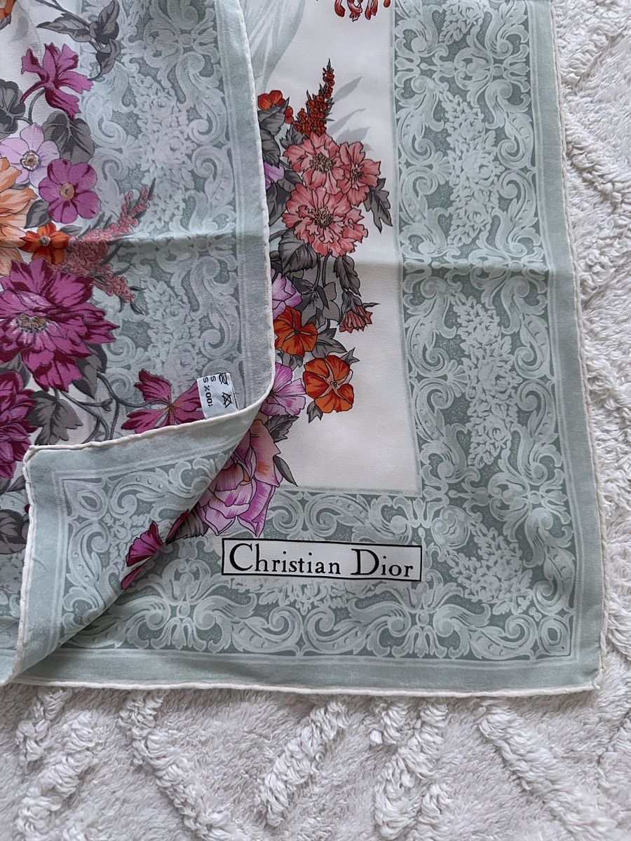 Dior Foulard & Sciarpe: Christian Dior Seidentuch Blumenmuster – Usato da Zollikon venduto da pan_8jtm 6