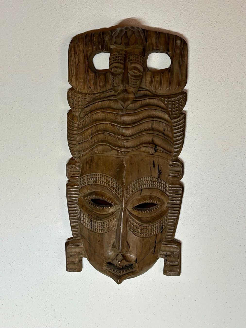 Internationale Kunst: Afrikanische Holzmaske aus Madagaskar – Neu (gemäss Beschreibung) aus Rocourt von Vijay02 3