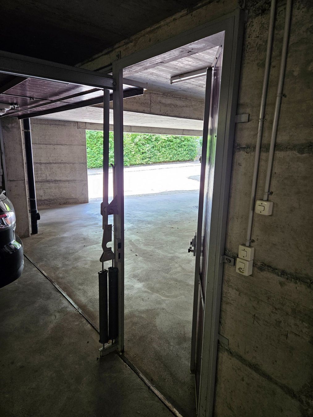 Porte: Gebrauchtes Garagentor fast zu verschenken, mit Antrieb – Usato da Flurlingen venduto da pow_x8g6 3