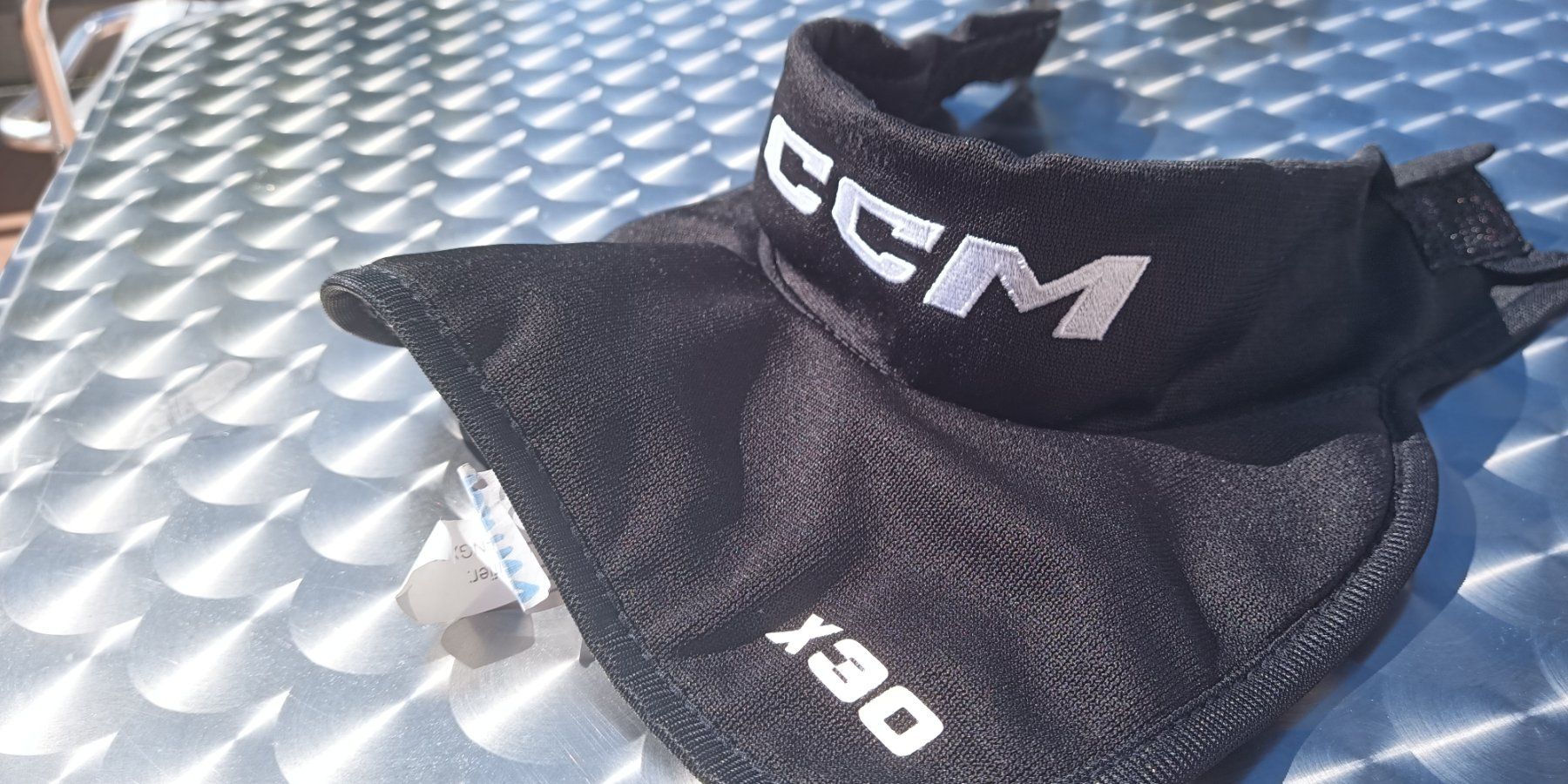 Ccm Protezioni & Imbottiture: Eishockey Hals prot. – Usato da Oberrohrdorf venduto da gdunkel 1