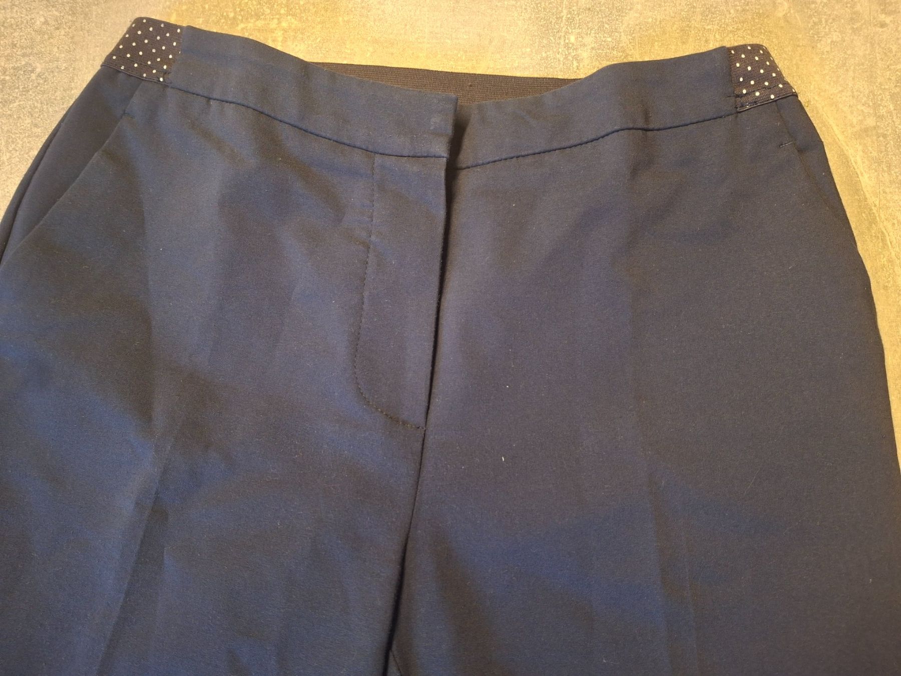 Pantalons: Pantalon taille 38 marque Camaïeu 50% coton – D'occasion à Villiers par san_jn5w 2