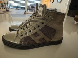 Hogan Rebel