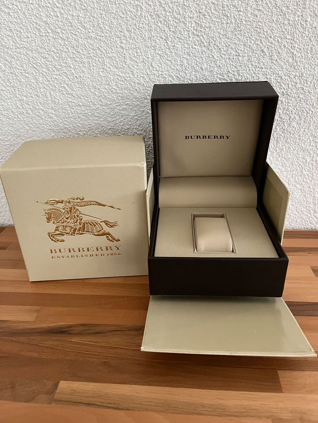 Burberry Scatole porta orologi: Burberry Uhrenbox Beige Gold – Usato da Worben venduto da Cinia 2