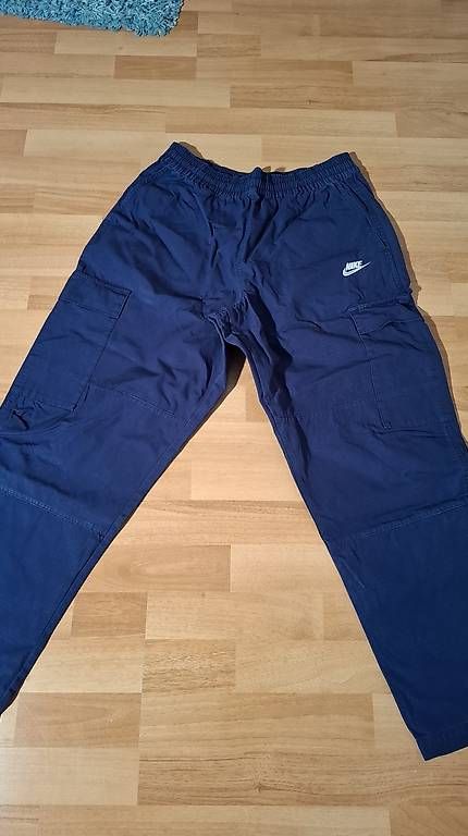 Pantalons: Pantalon cargo Nike – D'occasion à Fleurier par die_gg95