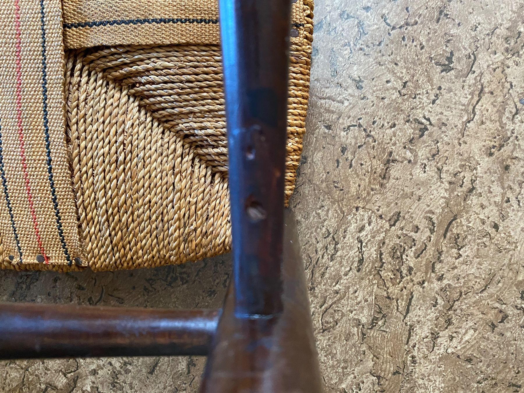 Sgabelli: Antiker Hocker mit originaler Bespannung, sehr bequem. – Usato da Stein AR venduto da claire009 6