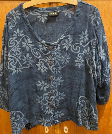 Bluse von DIVA, Grösse 42/44, dunkelblau mit Blumenmuster