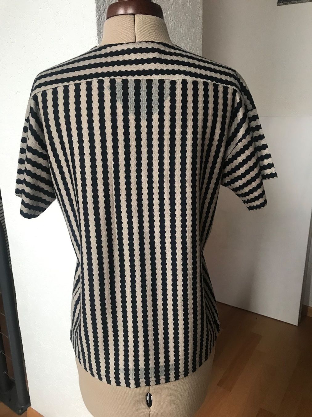 T-shirt: T-shirt Cotélac bleu/beige taille S – Usato da Basel venduto da Maria-Alexa 2