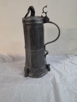Zinnkrug mit Gravuren und Löwenfüssen 5.8 kg