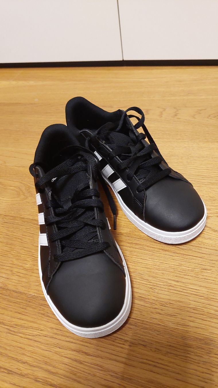 Adidas Chaussures garçon: Adidas Turnschuhe – D'occasion à Steinhausen par Adamster