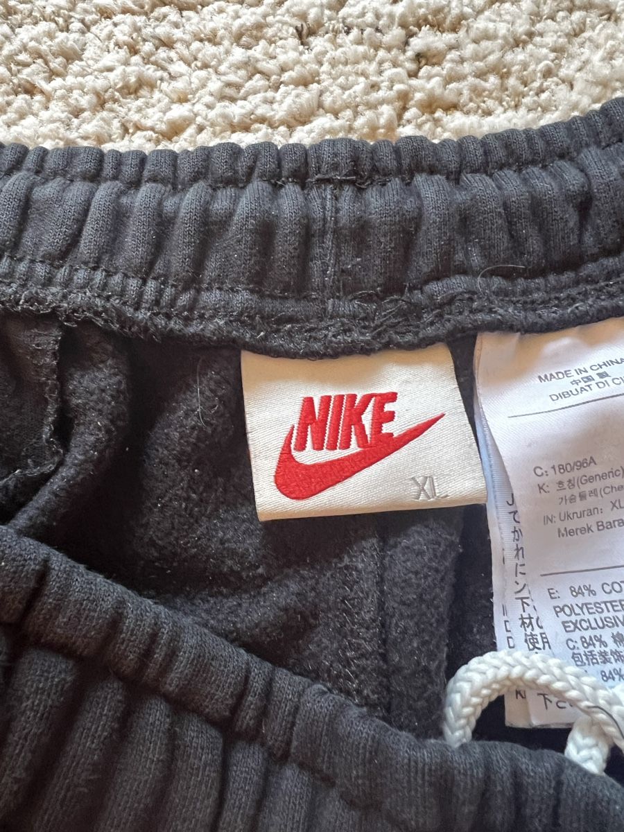 Pantaloni: Stussy Trainingshose – Usato da Zürich venduto da Leotoi 2