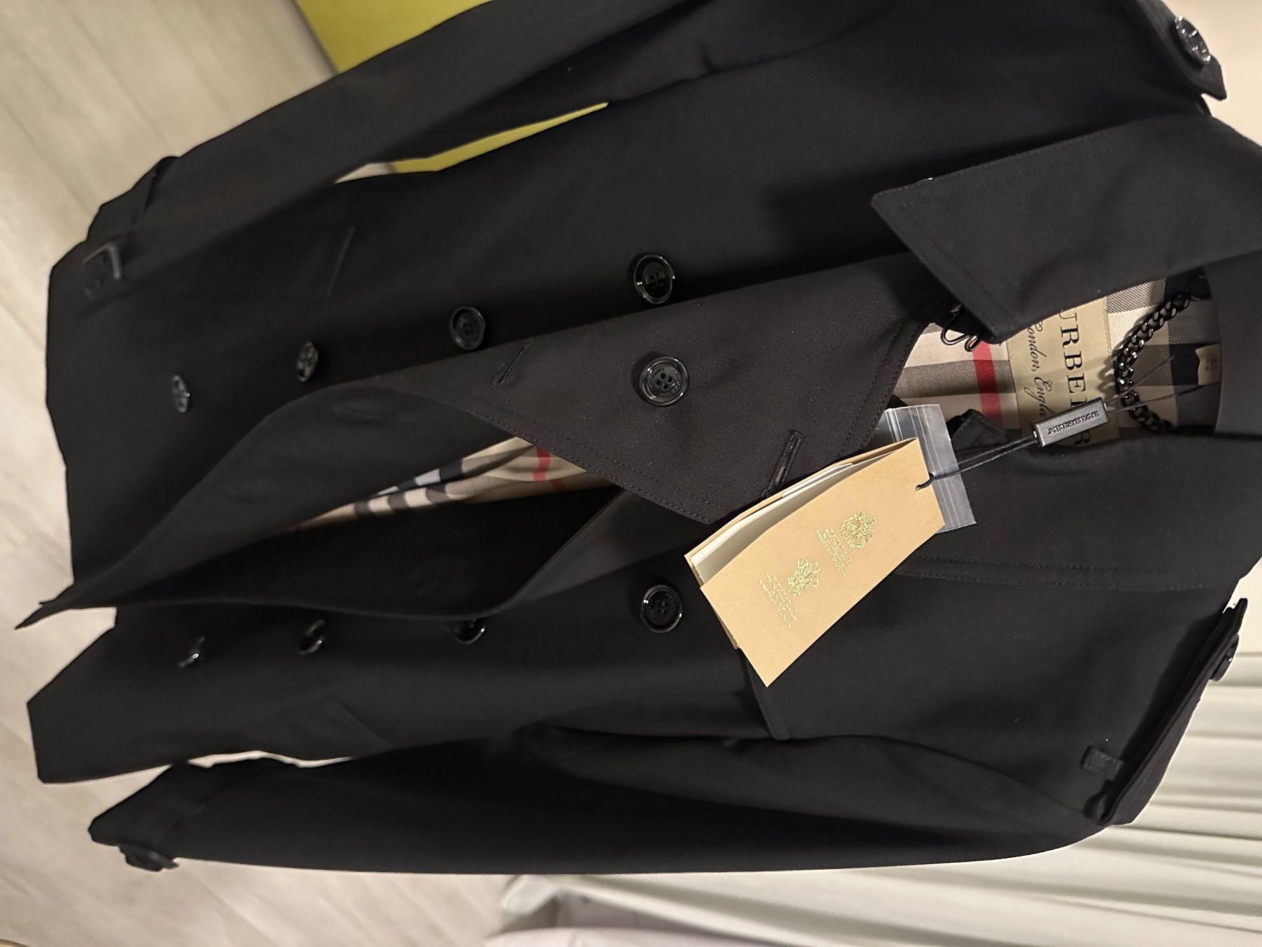 Burberry Mäntel: Burberry trench coat new – Neu und originalverpackt aus Lugano von S_nyr7