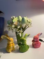 komplett: 3 Osterhasen & 1 Osterstrauss Deko Frühling bunt