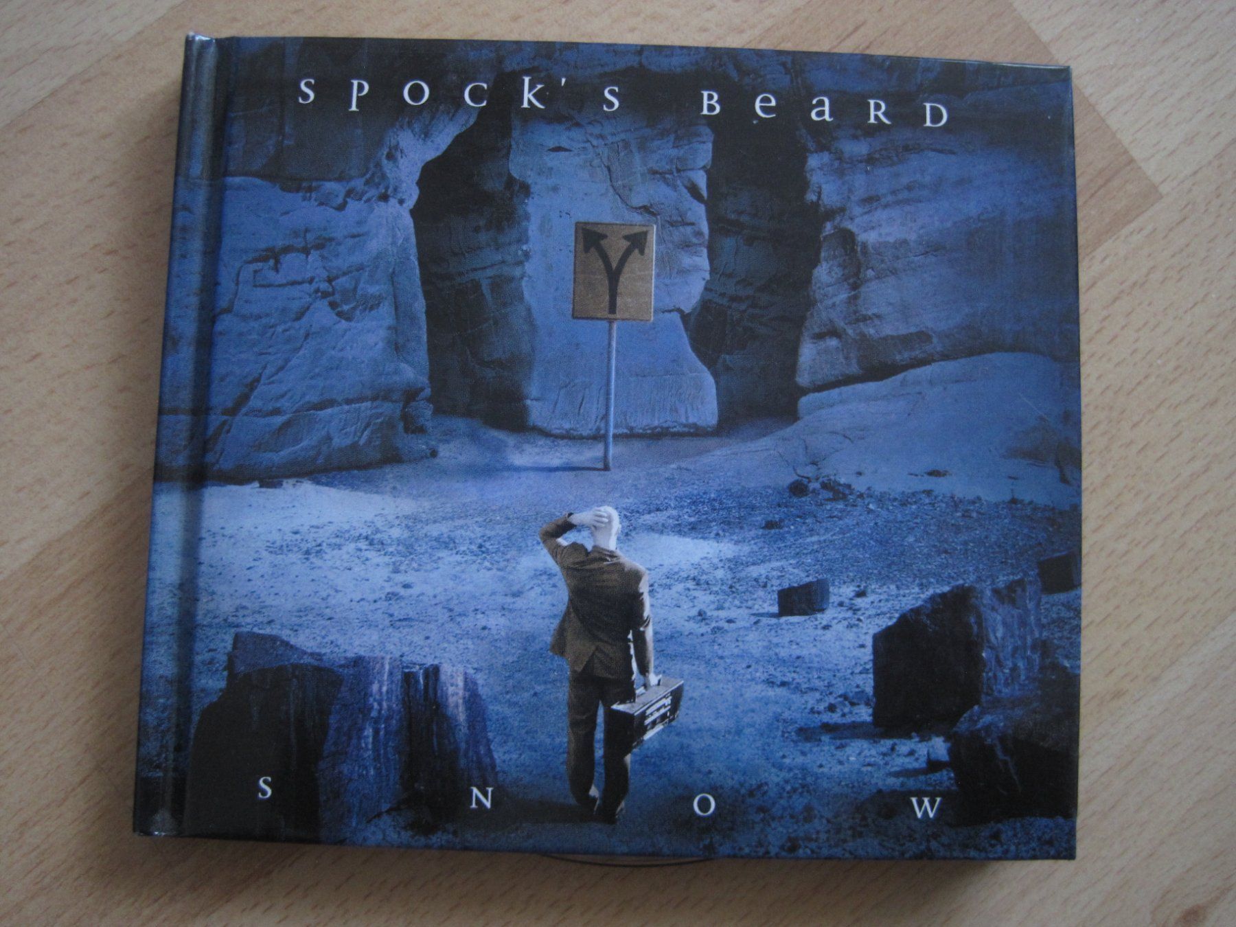 CD: Spocks Beard SNOW CD in Buchform Roadrunner Records – Usato da Gossau SG venduto da Noryflory