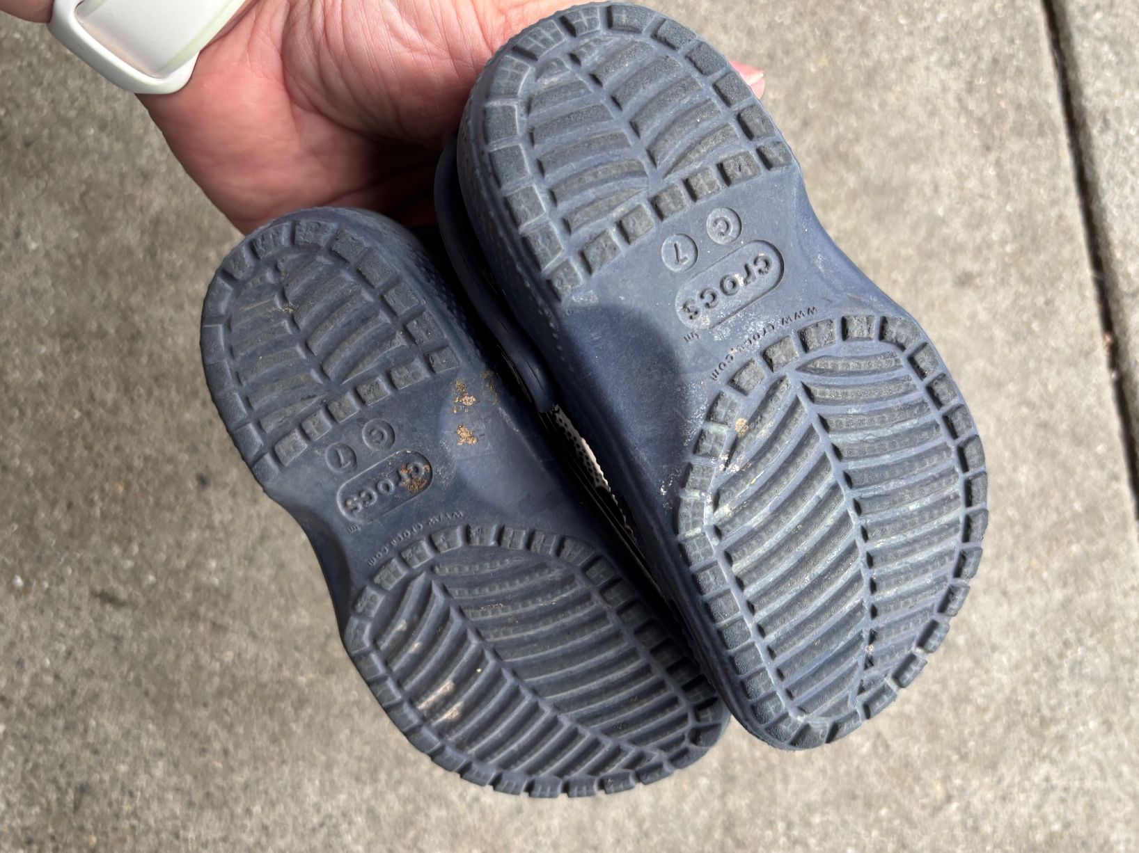 Crocs Schuhe für Jungen: Navy Crocs C7 (23/24) – Gebraucht aus Brugg AG von tsannen 1