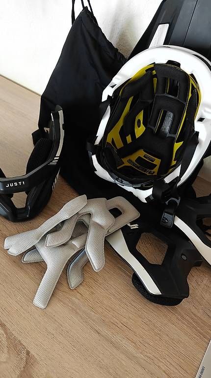 Caschi: Just1 J-Zero Velo Helm Grösse S-M. – Usato da Aeschi b. Spiez venduto da Geroes90 3