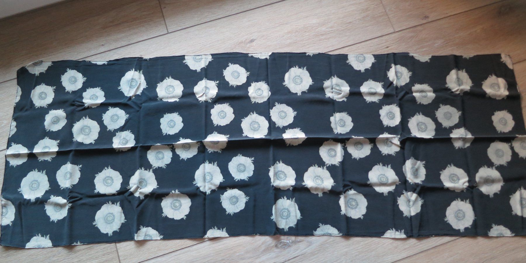 Foulards, Tücher & Schals: Seidenschal – Gebraucht aus Olten von Lilafarben 1