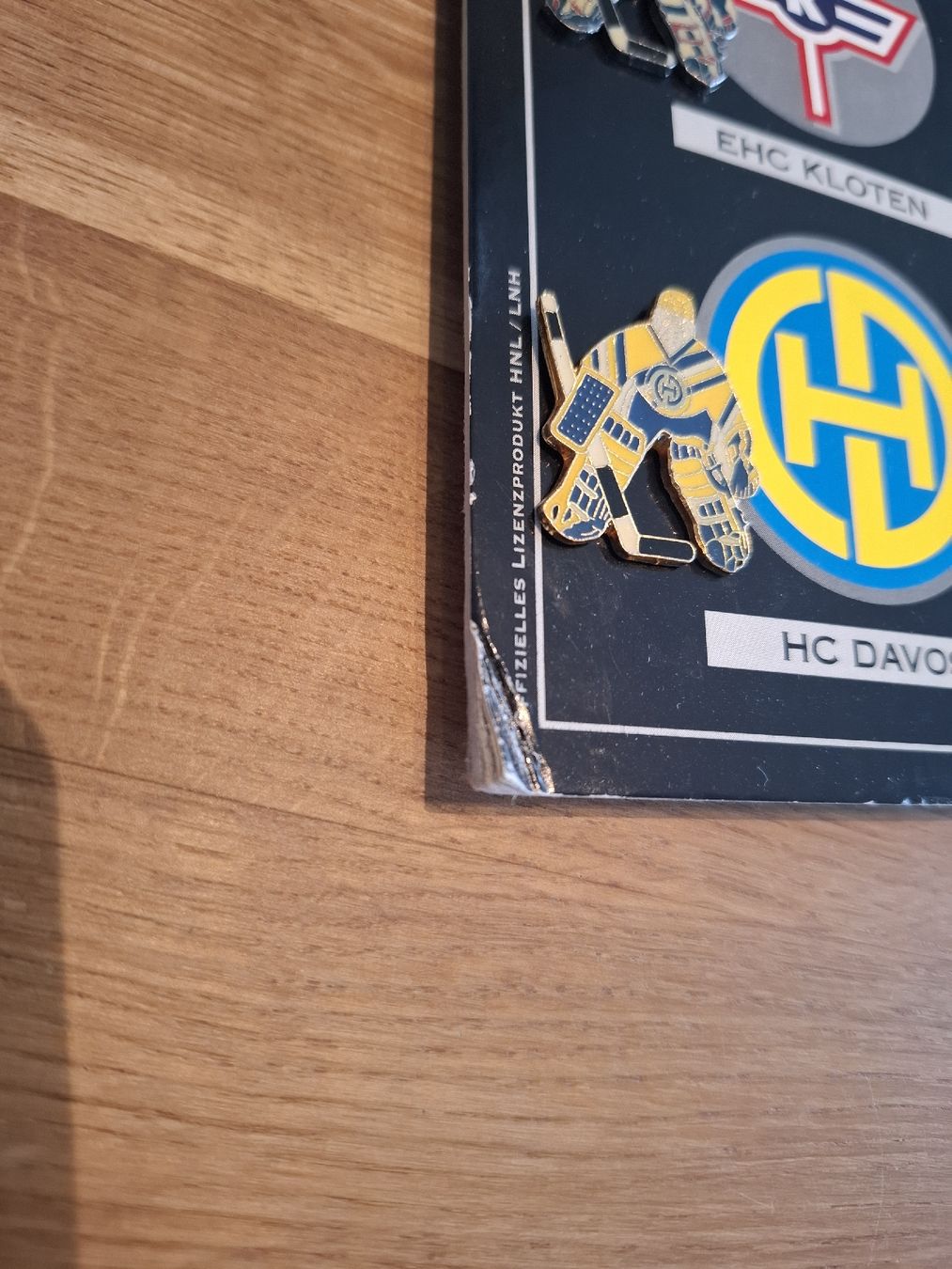 Plaketten & Abzeichen: Pin Eishockey Saison NLA 1993/1994, limited Edition. – Neu (gemäss Beschreibung) aus Safnern von mikefeuz 4