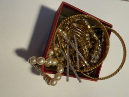 Modeschmuck-Konvolut, gold (7)