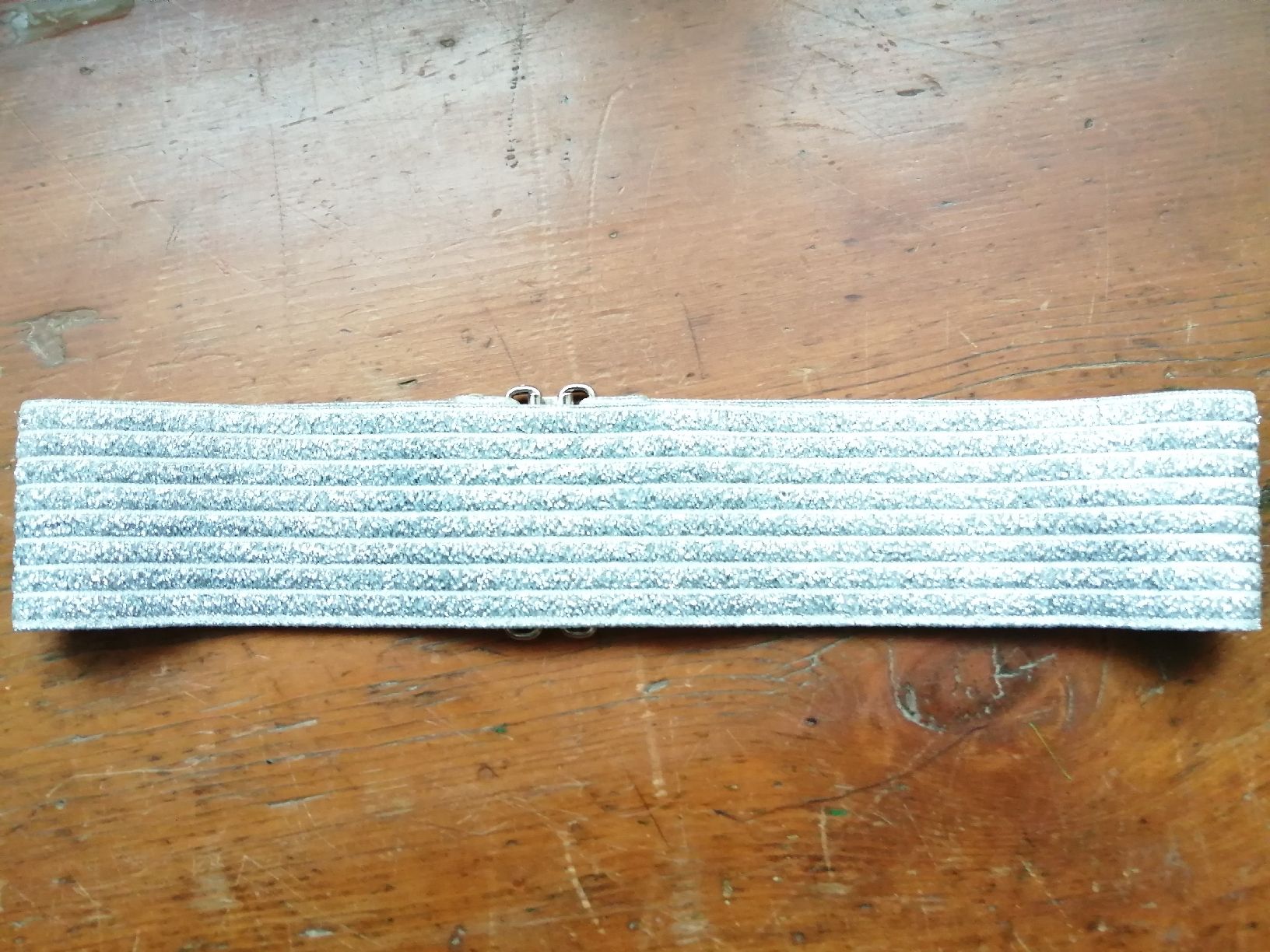 Cinture: Elastischer Gürtel silberfarben mit Metallschliesse 65 cm – Usato da Honau venduto da holunder3 2