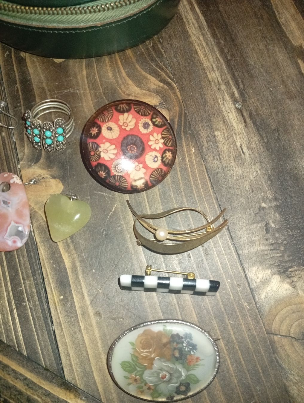 Autres bijoux: Schmuckkästchen mit diverses Modeschmuck Set gebraucht. – D'occasion à Engelburg par Vintage-Herz 2