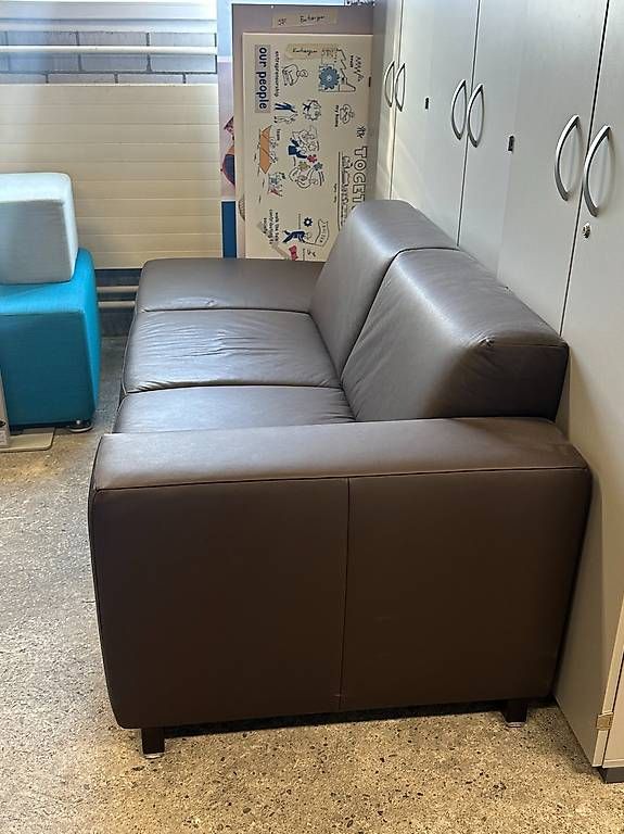 Divani: Lounge-Sofa (Kunstleder braun) – Usato da Winterthur venduto da mmoberwinti 1