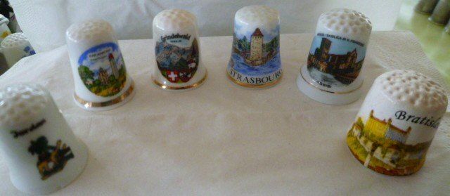 Ditali: Sammlung von 55 Fingerhütchen mit Gestell – Nuovo (secondo la descrizione) da Anwil venduto da Dragoner7 8