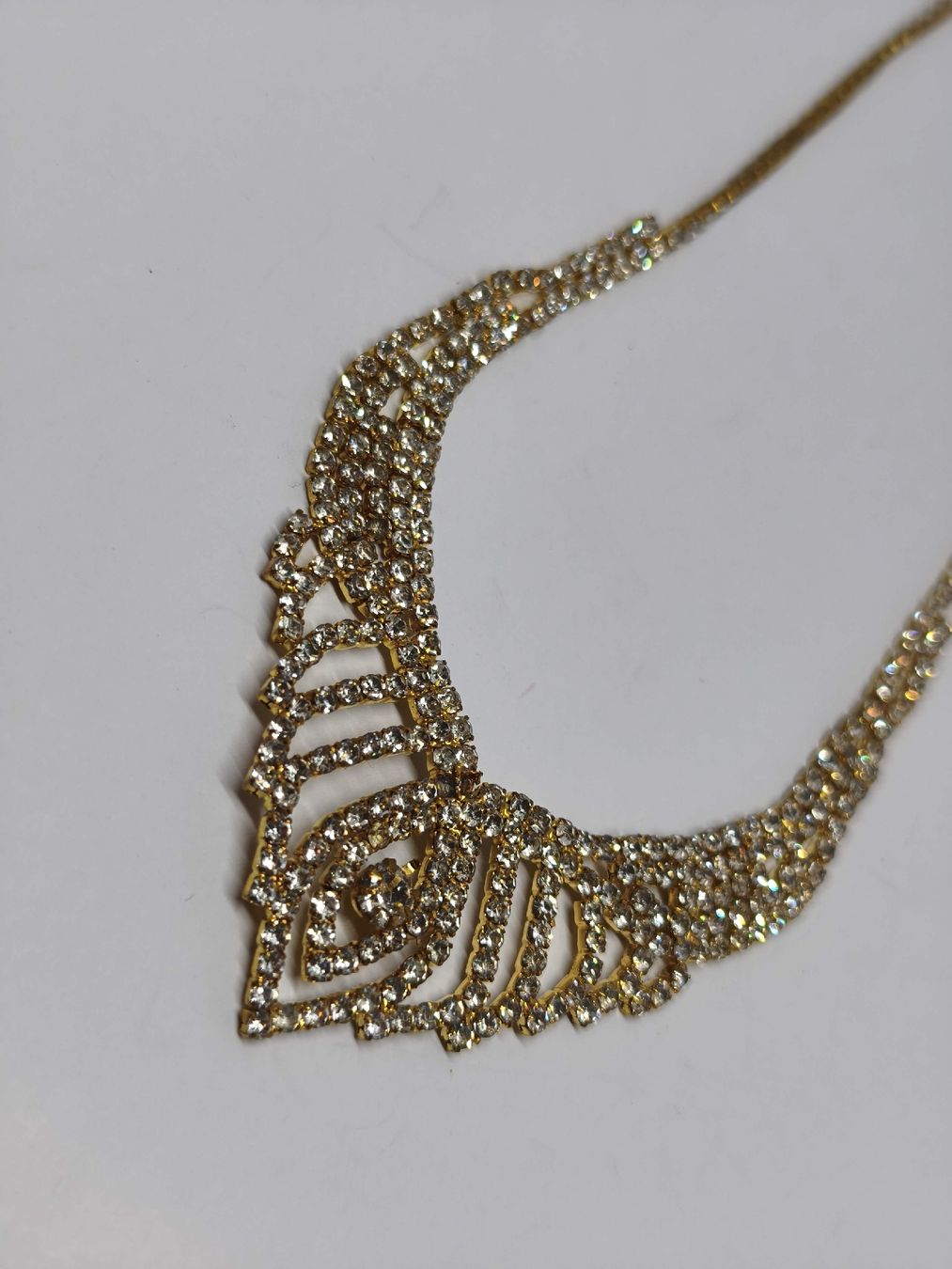 Ketten: Funkelnde Halskette, Modeschmuck, Goldfarben & Strass. – Defekt aus St. Gallen von GIULESGG 2