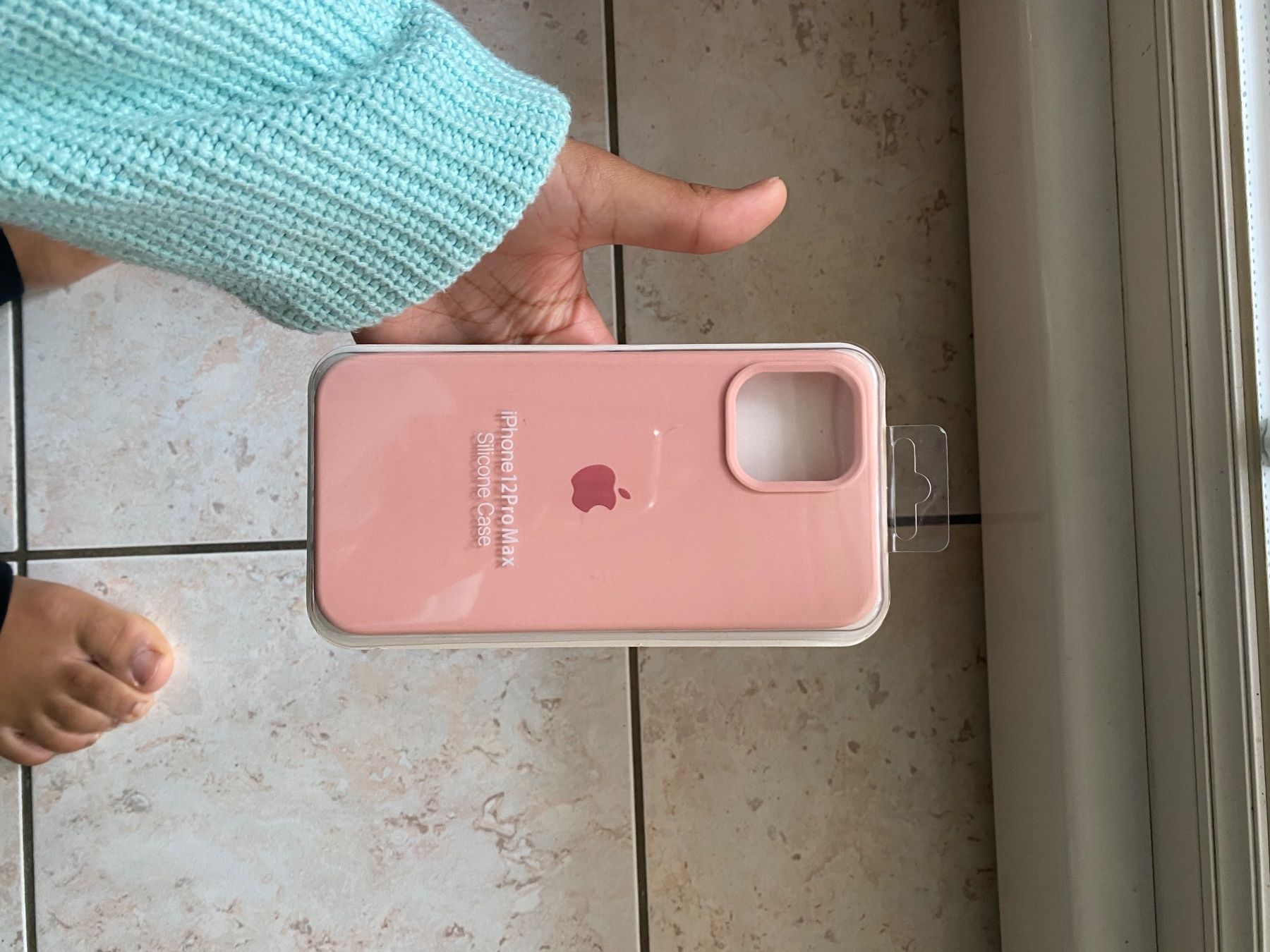 Cover & Protezioni schermo: Coque iPhone 12 Pro Max rose neuve jamais utilisée – Nuovo e nell'imballaggio originale da Denges venduto da val_j8w7 3