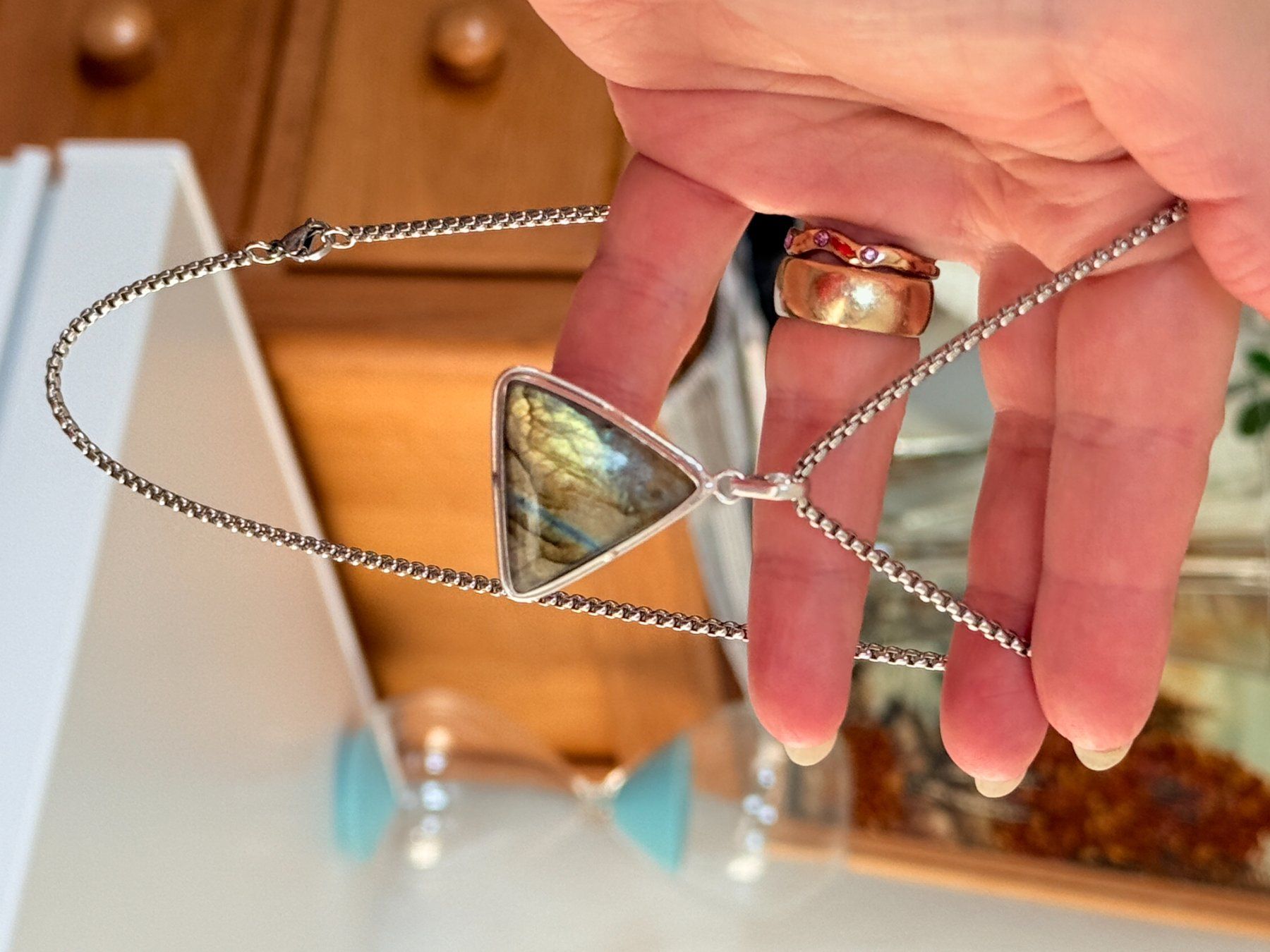 Catenine: Collier pendentif triangle Labradorite neuf! – Nuovo e nell'imballaggio originale da Genève venduto da AGBERG 7