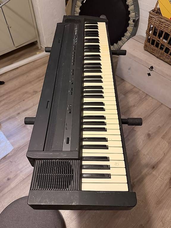 Musikinstrumente: Keyboard Roland inklusive Ständer – Gebraucht aus Hendschiken von danimonti1979 2
