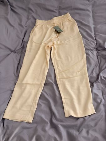 H&M Stoffhose beige Grösse S neu mit Etikett