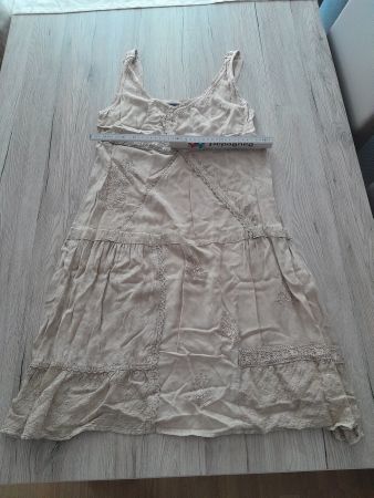 Schönes beiges Kleid aus den Balearen