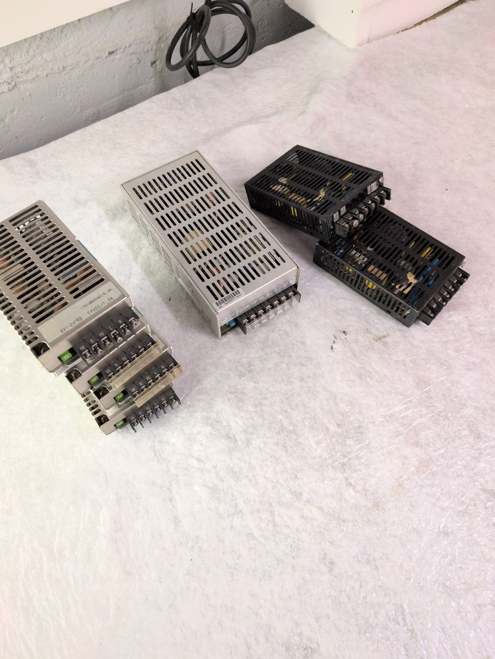 Composants électroniques: 24VDC Netzteile 7x – D'occasion à Basel par Fcol