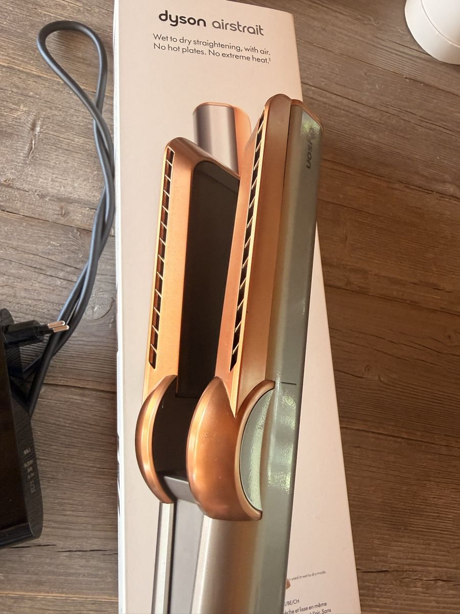 Dyson Sèche-cheveux: Dyson airstrait – D'occasion à Vétroz par cais 3
