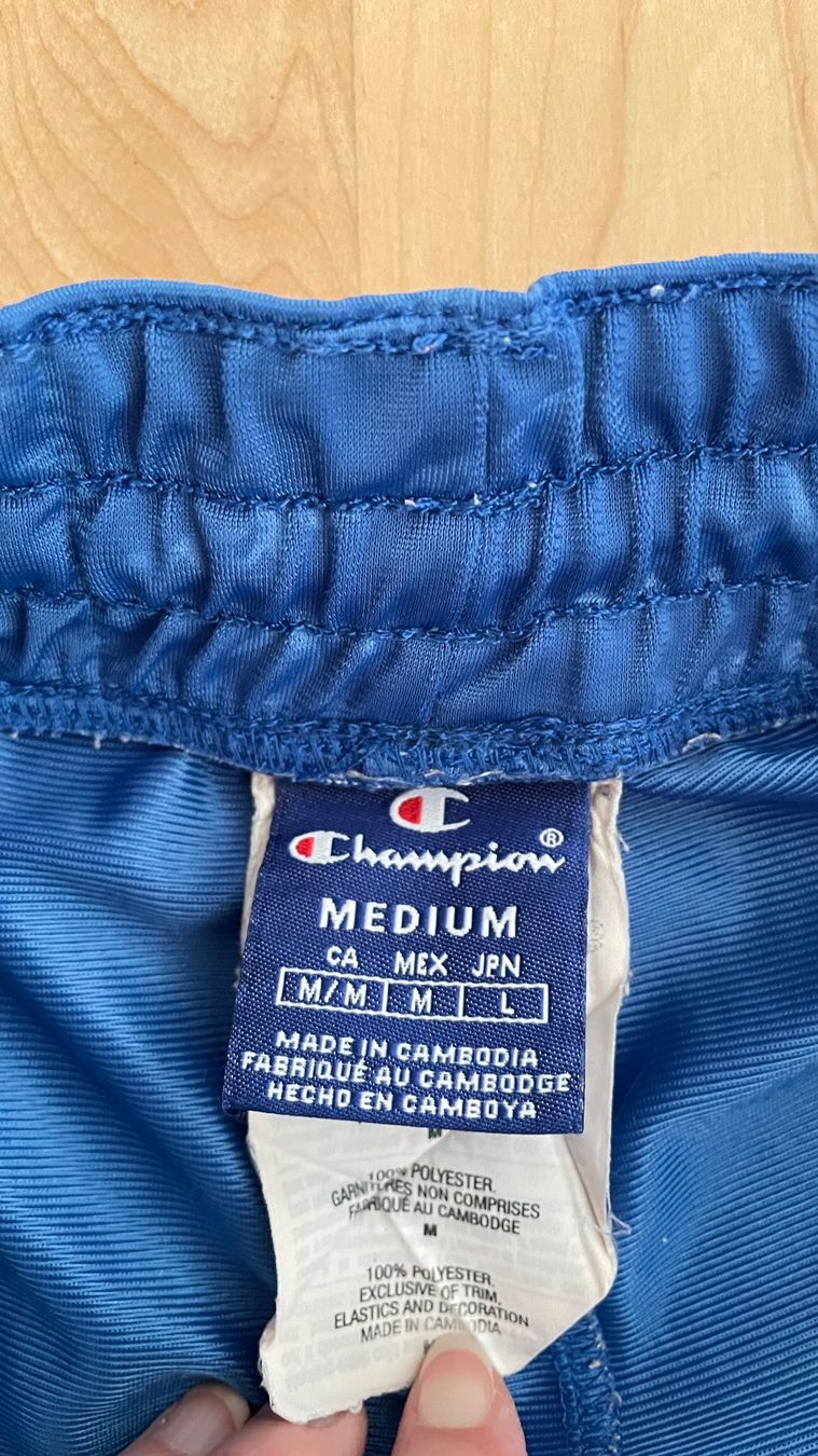 Champion Hosen: Champion Sporthose / Shorts, Grösse M – Gebraucht aus Rothenburg von Disney3 3