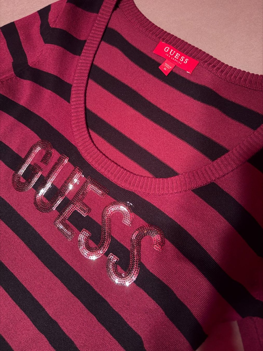Guess Maglioni & Felpe: Pull GUESS bordeaux et noir NEUF! – Nuovo (secondo la descrizione) da Chavornay venduto da Petit_Biscuit 1