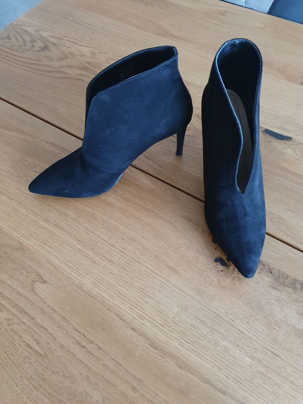 Zara Scarpe da donna: bottines Zara en daim chic élégant – Nuovo (secondo la descrizione) da Cheseaux sur Lausanne venduto da pan_skd5