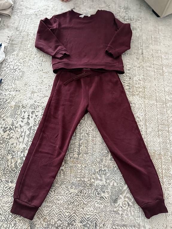 H&M Ensembles coordonnés: H&M Jogger Jogginghose Pullover Set 122 – D'occasion à Küssnacht am Rigi par car_9p8w