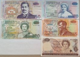 diverse schöne Banknoten aus Neuseeland von Total 86 Dollar