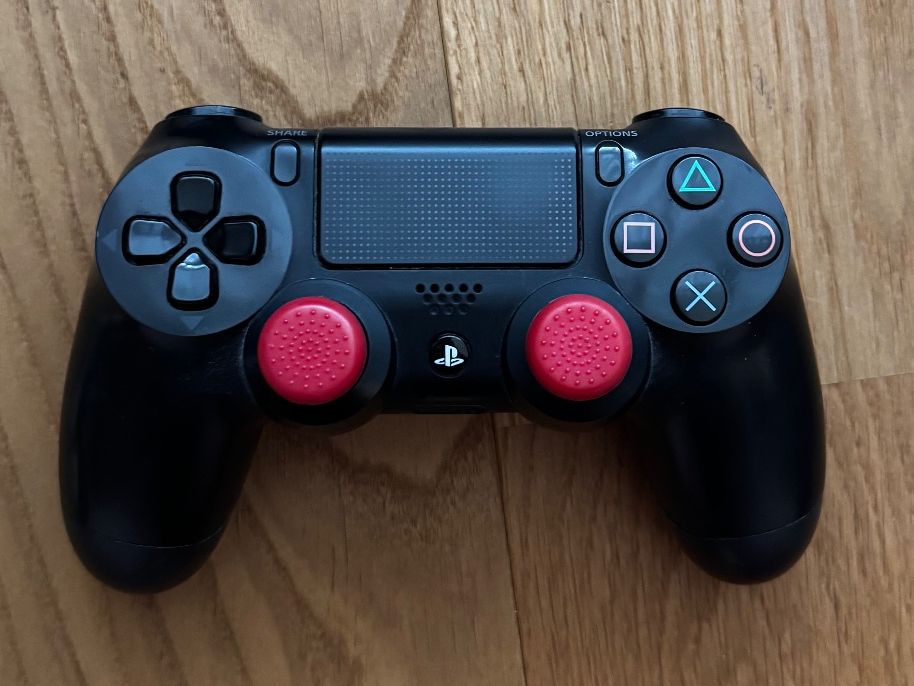 Sony Console: Playstation 4 inkl. Kontroller und Netzteil – Usato da Chur venduto da vi_milena 1