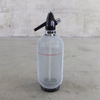 Vintage Soda-Siphon mit Metallnetz-Ummantelung