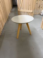 Runder Beistelltisch, Holzbeine, Ø 46.5 cm
