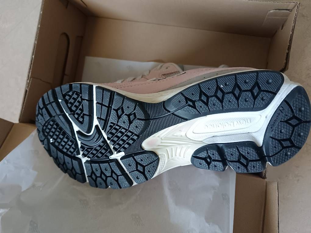 Chaussures femmes: New Balance 2002 size 39.5 – D'occasion à Glattbrugg par cam_wsk9 3