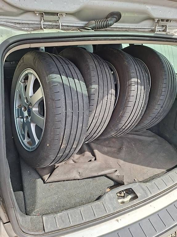 Volvo Automobili: Volvo v50 d5 für ersatzteile oder bastler – Usato da Oberriet SG venduto da Ekl1 2