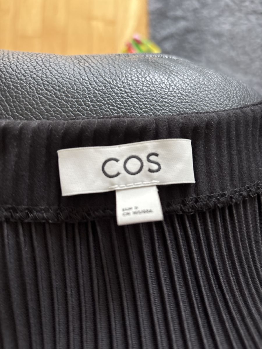 Cos Giacche: Cos Plisse Jacke Gr S – Nuovo (secondo la descrizione) da Embrach venduto da Dmoney 3