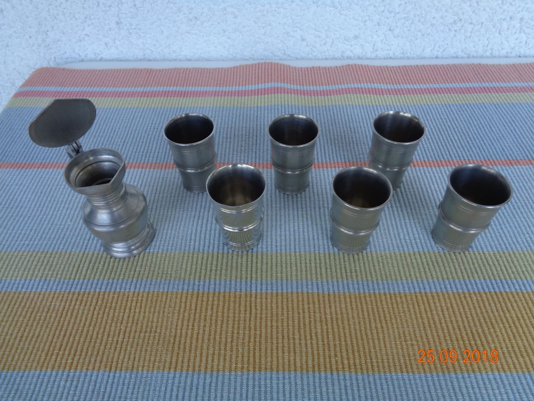 Tassen: Hübsches Mini Schnaps-Set aus Zinn – Gebraucht aus Dietikon von Branquinha1981 1