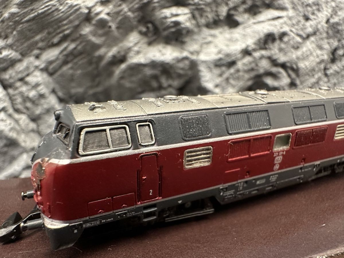Märklin Modellini di ferrovie: Märklin 8820 DB BR 221 – Usato da Lupsingen venduto da New-Haven 1