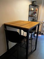 Table de bar et chaises
