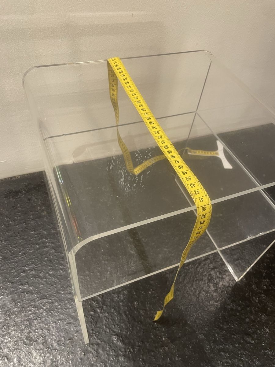 Tables de nuit: Plexiglas Möbel Beistelltisch transparent – D'occasion à Windisch par rascale 5