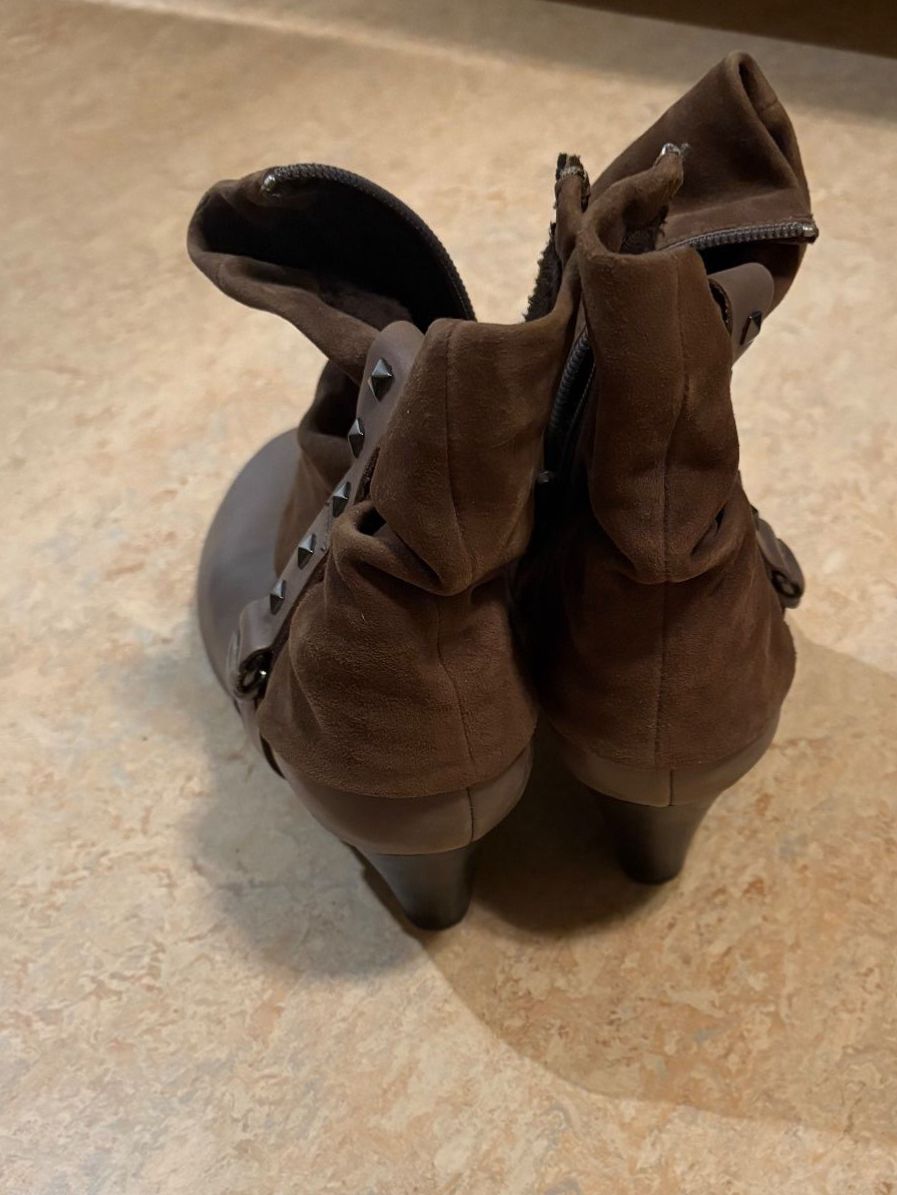 Chaussures femmes: Winterstiefel Damen – D'occasion à Neftenbach par Aldo_C 1